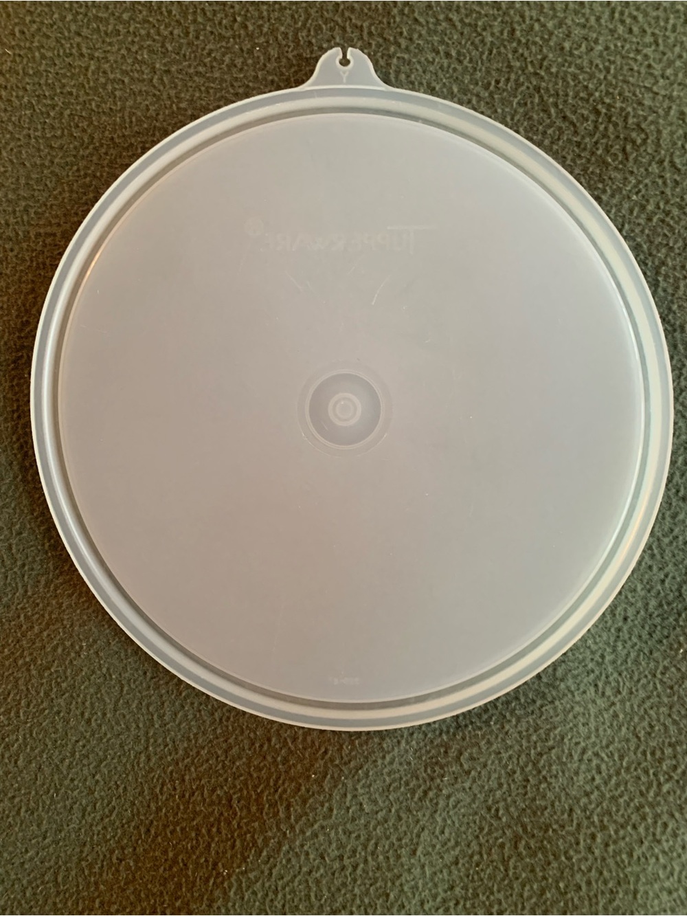 GUC Tupperware lids. 7 3/4” (229-27). 6 7/8” (228-19). - Picture 4 of 8